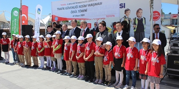 Toyota Otomotiv Sanayi Türkiye Trafik Güvenliği Resim Yarışmasıyla Genç Yetenekleri Ödüllendirdi