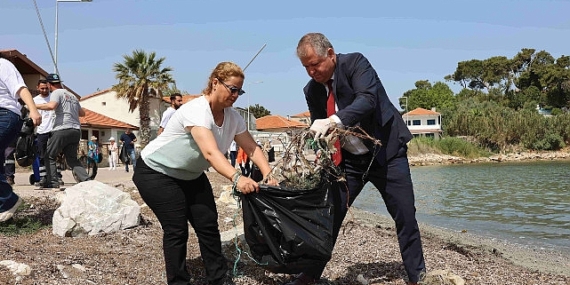 Urla’da kıyı temizleme çalışması gerçekleşti